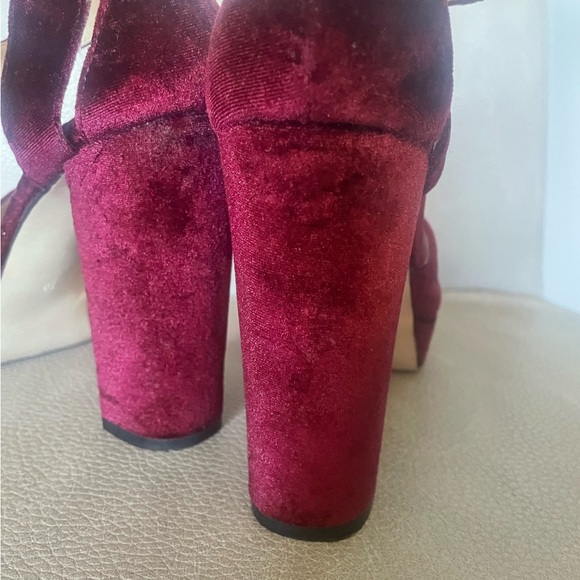 Neiman Marcus burgundy velvet platform chunky heels. Sz 10 - Picture 7 of 10